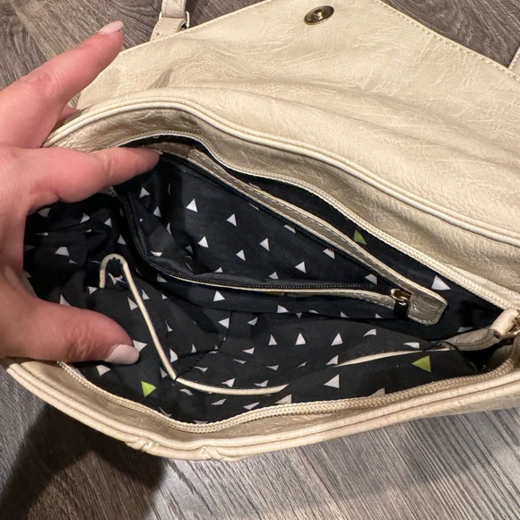 Multi pocket Cross Body with Weave Design - Picture 2 of 2